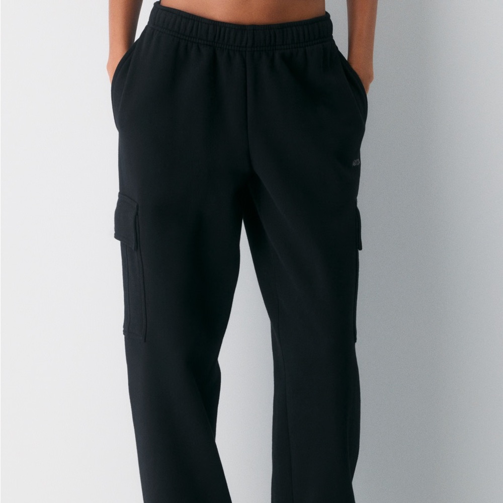 Aritzia Black Mega Cargo Sweatpants